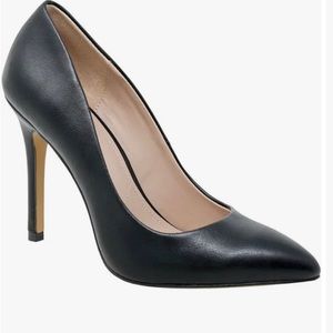 NWT Charles David Black Leather Pump